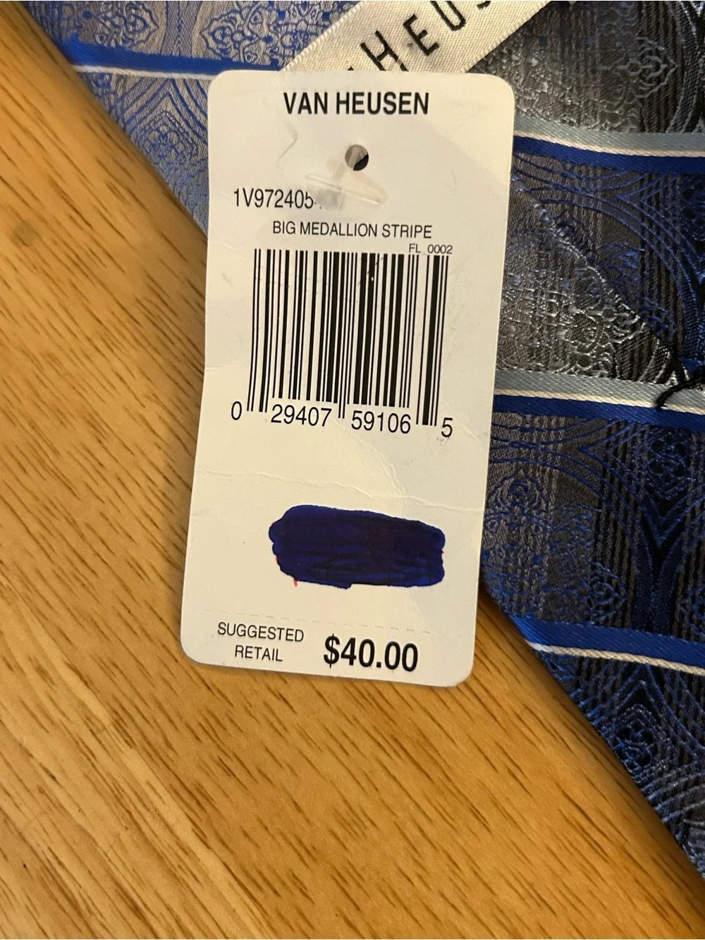 NWT- Van Heusen BIG MEDALLION STRIPE 100% Silk